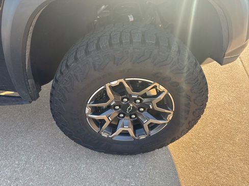Certified 2024 Chevrolet Colorado ZR2 w/ Technology Package AWD/4WD image 7