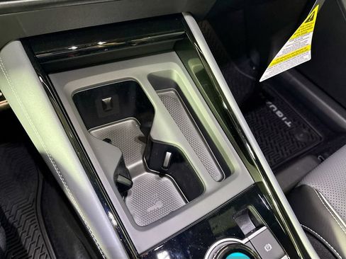 New 2026 Volkswagen Tiguan SEL R-Line AWD/4WD image 15