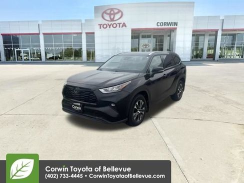 Used 2020 Toyota Highlander XLE AWD/4WD image 34