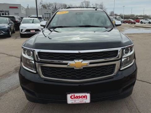 Used 2019 Chevrolet Suburban LT image 3