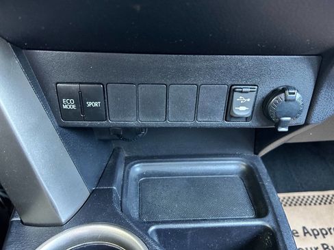 Used 2015 Toyota RAV4 XLE image 26