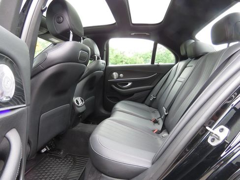 Used 2019 Mercedes-Benz E 300 4MATIC image 19