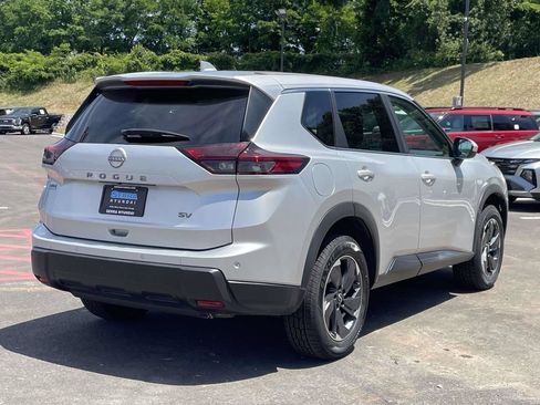 Used 2024 Nissan Rogue SV FWD image 3