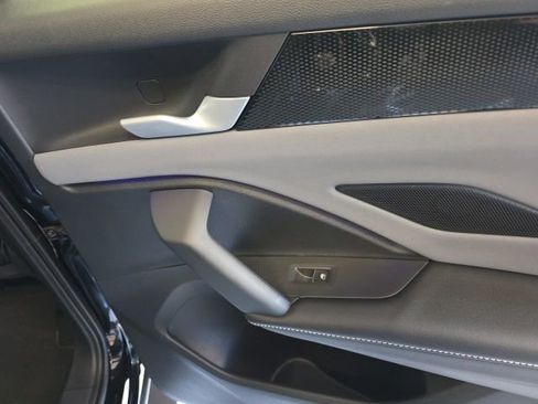 Certified 2025 Volkswagen Tiguan SE image 27