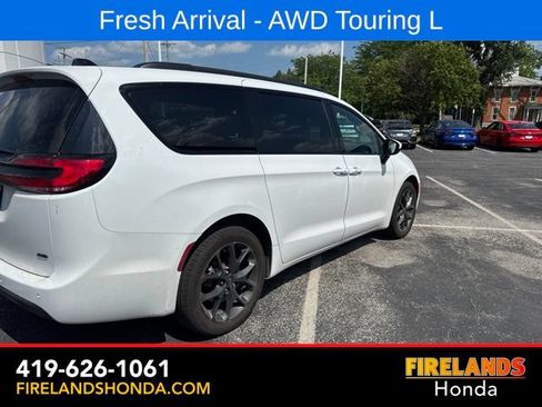 Used 2023 Chrysler Pacifica Touring-L w/ S Appearance Package AWD/4WD image 7