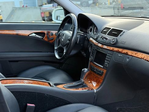 Used 2009 Mercedes-Benz E 350 Sedan image 27