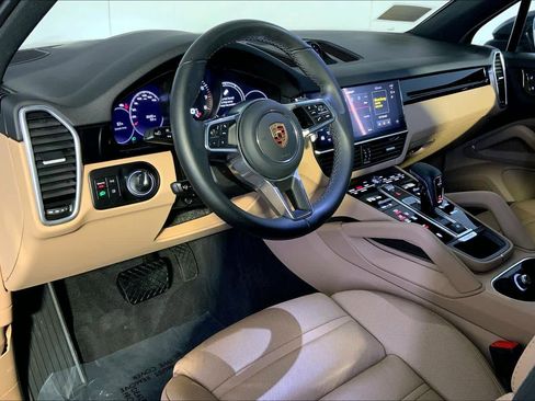 Used 2023 Porsche Cayenne image 4