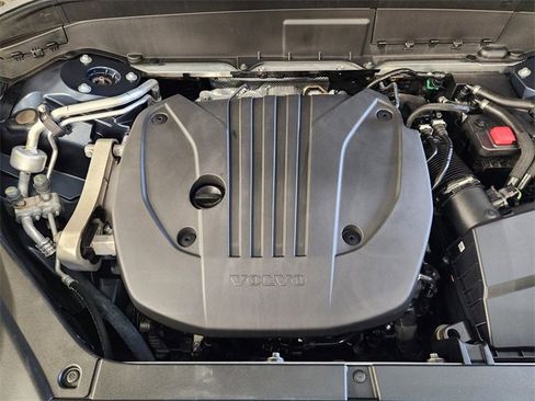 Used 2025 Volvo XC90 B5 Plus image 33