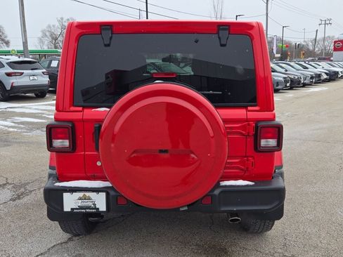 Used 2018 Jeep Wrangler Unlimited Sahara w/ Cold Weather Group image 15