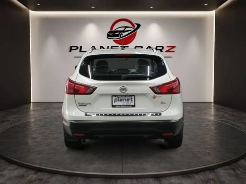 Used 2018 Nissan Rogue Sport SL FWD image 4