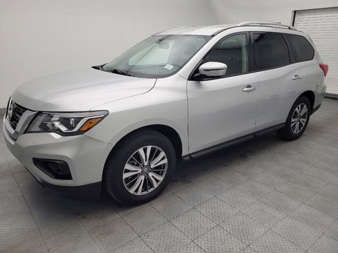 Used 2019 Nissan Pathfinder SV FWD image 2