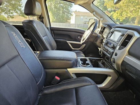 Used 2018 Nissan Titan PRO-4X w/ Pro-4x Convenience Package AWD/4WD image 19