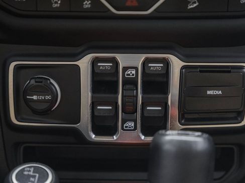 Used 2018 Jeep Wrangler Unlimited Sahara w/ Dual Top Group image 26