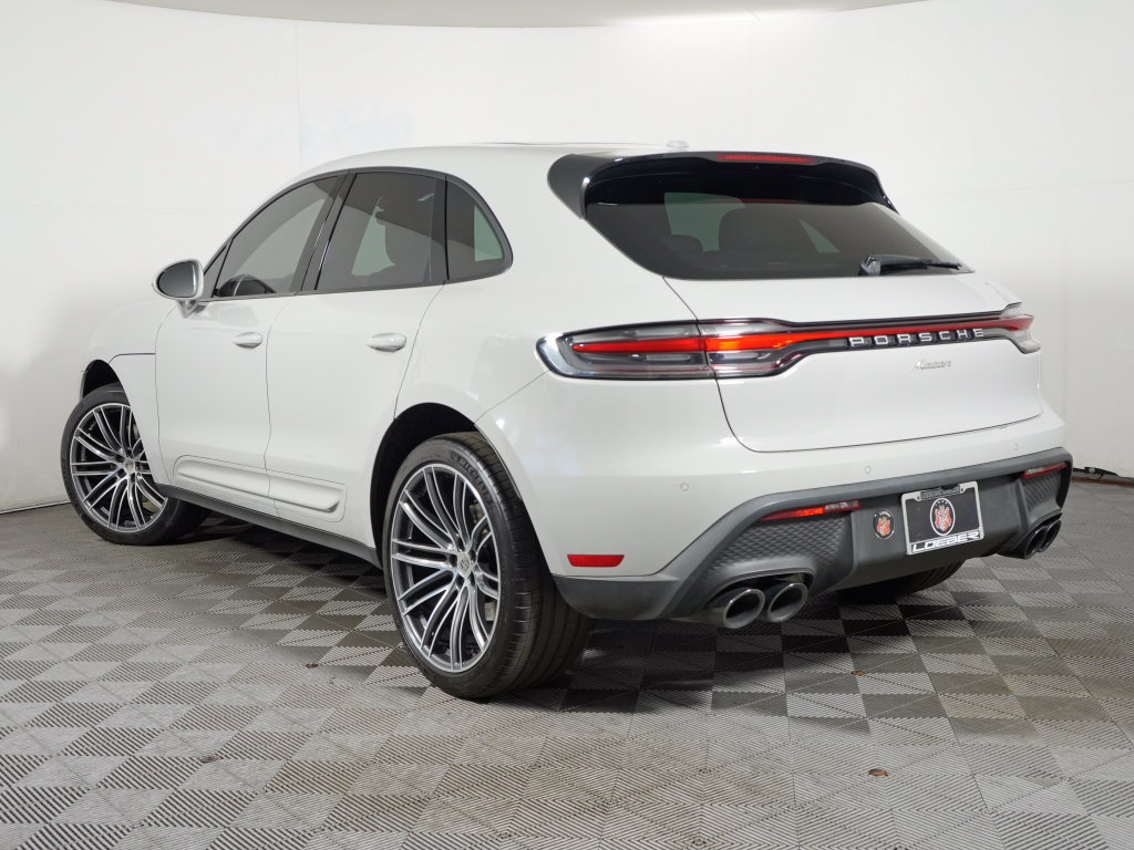 Certified 2023 Porsche Macan AWD/4WD image 3