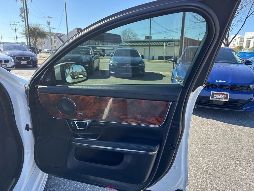 Used 2019 Jaguar XJ R-Sport AWD/4WD image 22