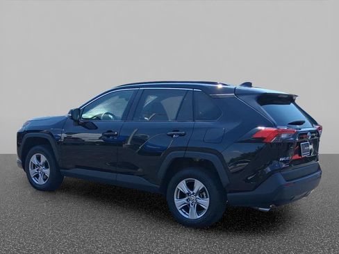 Used 2025 Toyota RAV4 XLE AWD/4WD image 4