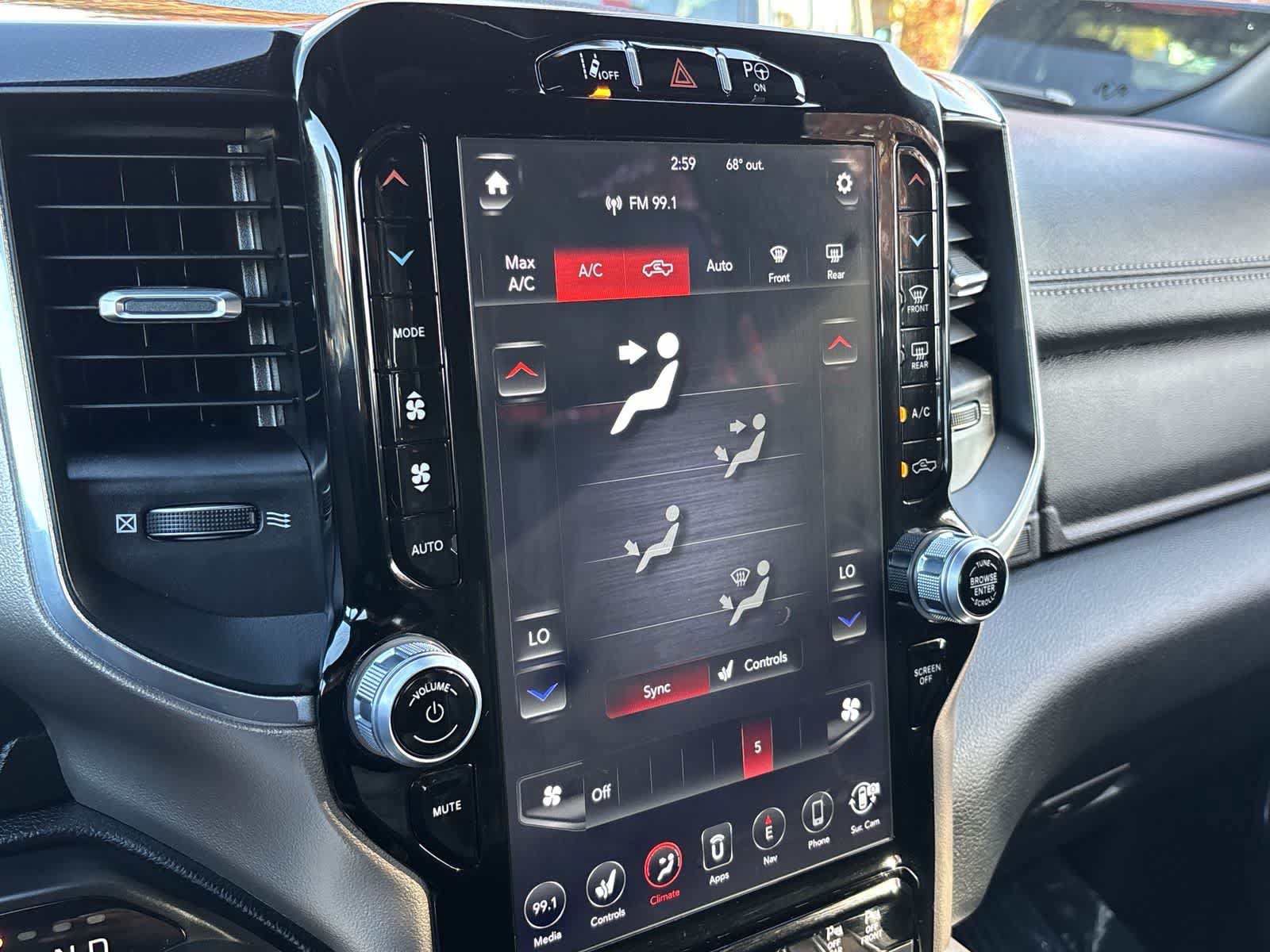Used 2019 RAM 1500 Laramie AWD/4WD image 18