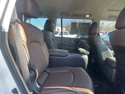 Used 2023 INFINITI QX80 Premium Select w/ Cargo Package image 16