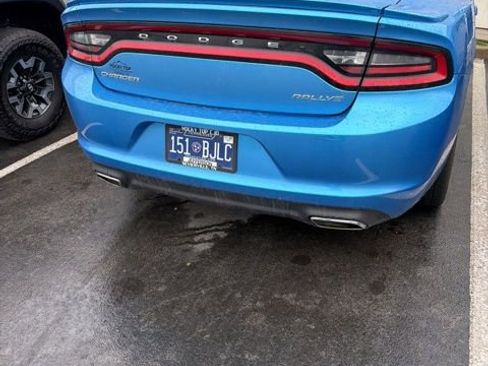 Used 2015 Dodge Charger SXT RWD image 2