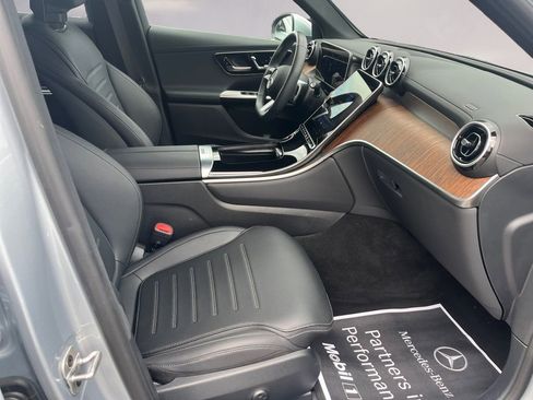 Used 2025 Mercedes-Benz GLC 350e 4MATIC image 15