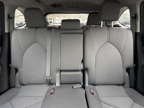 Used 2021 Toyota Highlander LE image 33