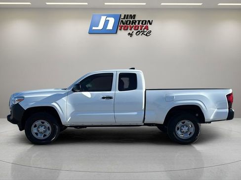 Used 2022 Toyota Tacoma SR image 8