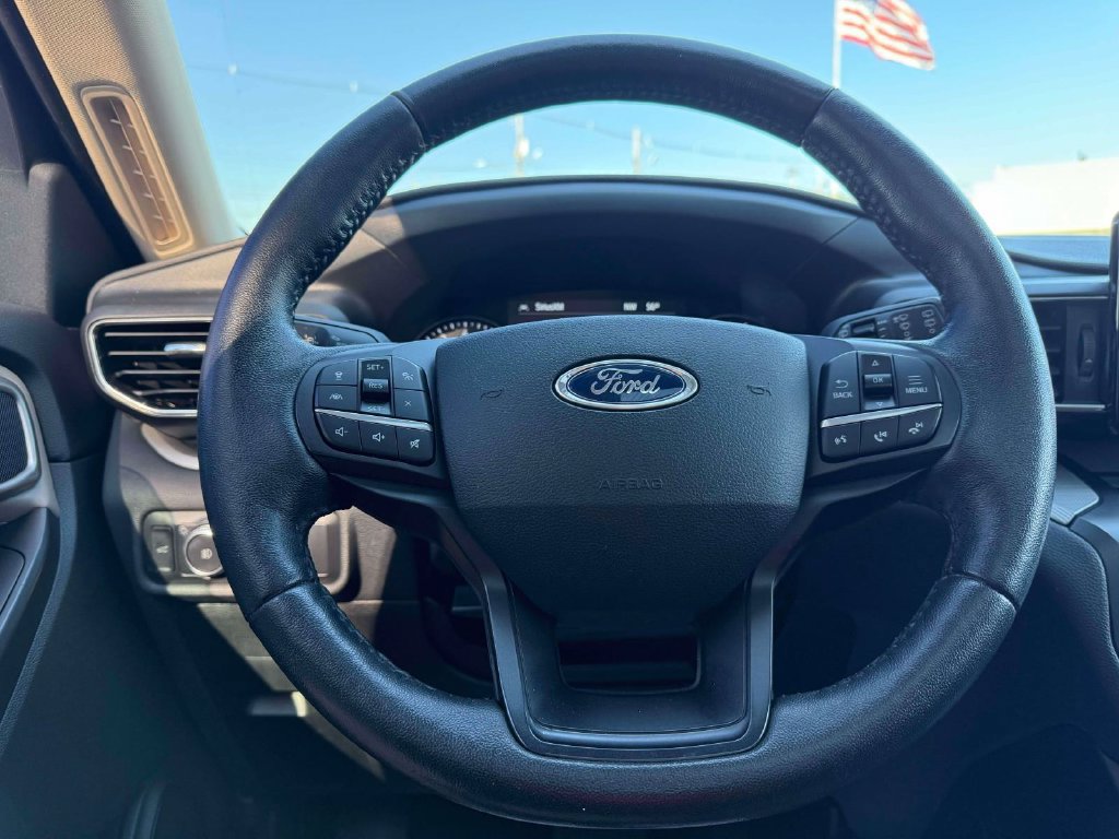 Used 2020 Ford Explorer XLT w/ Equipment Group 202A AWD/4WD image 16