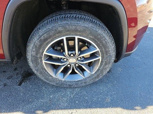 Used 2018 Jeep Grand Cherokee Limited image 10