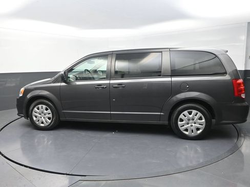 Used 2018 Dodge Grand Caravan SE w/ UConnect Hands-Free Group FWD image 6