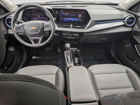 Used 2024 Chevrolet Trax LT w/ Driver Confidence Package FWD image 16