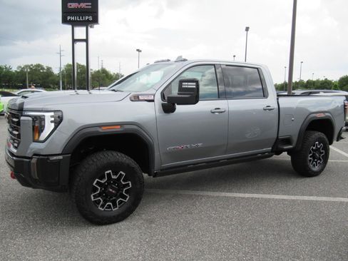 Used 2024 GMC Sierra 2500 AT4X AWD/4WD image 4