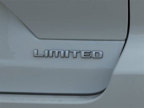 New 2025 Jeep Grand Cherokee Limited image 9