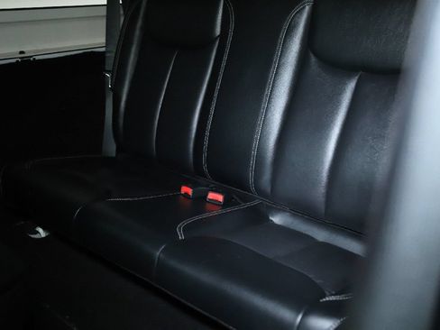 Used 2017 Jeep Wrangler Rubicon w/ Connectivity Group AWD/4WD image 13