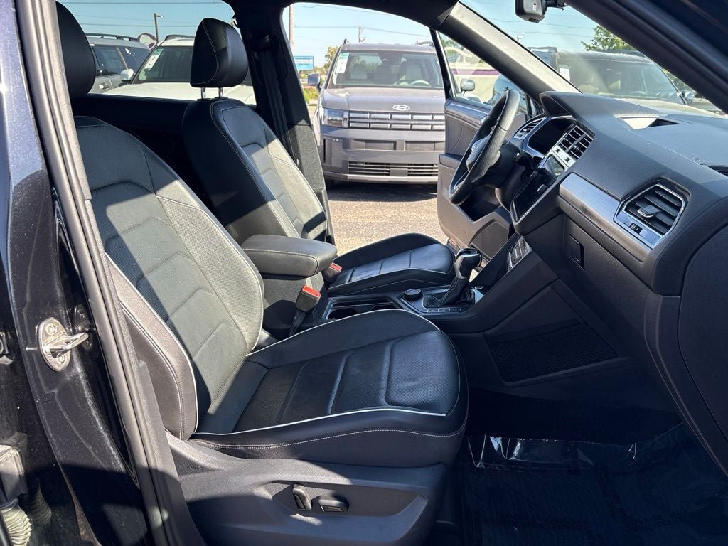 Used 2022 Volkswagen Tiguan SEL Premium R-Line AWD/4WD image 31