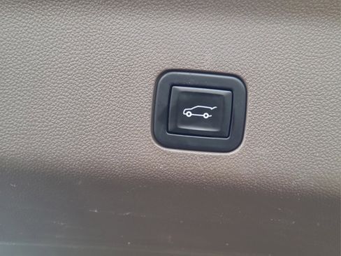 Used 2021 GMC Yukon XL Denali w/ Denali Premium Package image 31