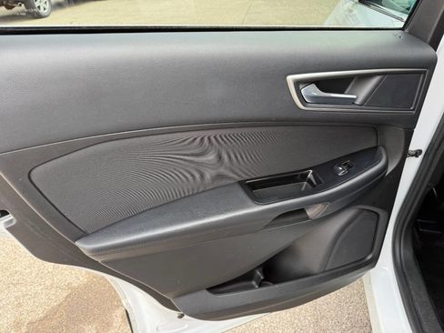 Used 2017 Ford Edge SEL image 21