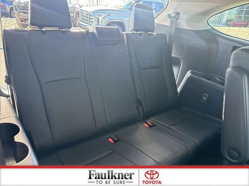 Used 2024 Toyota Highlander XLE image 14