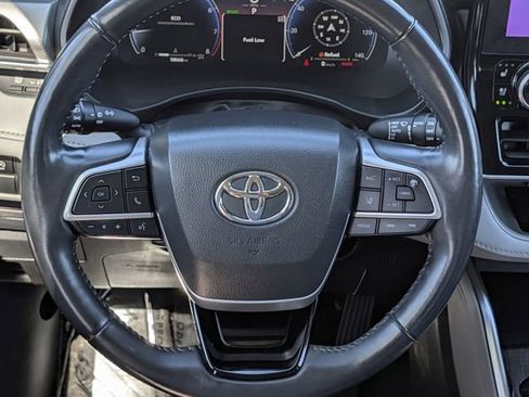 Used 2023 Toyota Highlander Platinum image 13