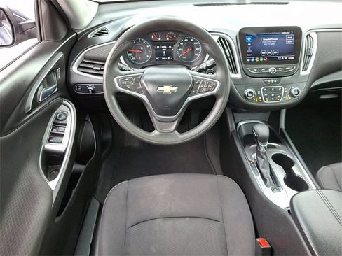 Used 2022 Chevrolet Malibu LT image 2