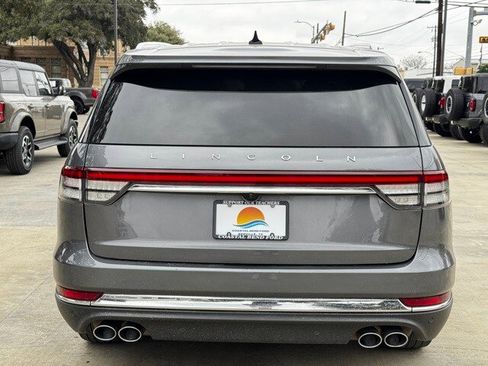 Used 2023 Lincoln Aviator 2WD image 7