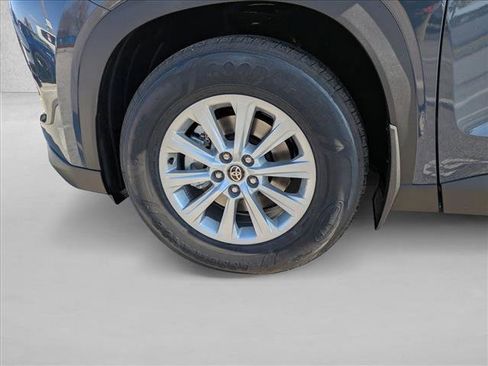 New 2026 Toyota Grand Highlander XLE image 9