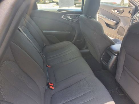 Used 2016 Chrysler 200 Limited w/ Convenience Group image 23