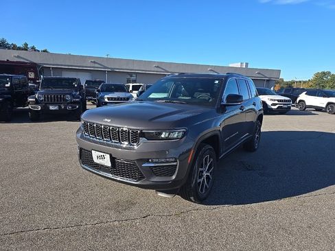 New 2025 Jeep Grand Cherokee Limited image 3
