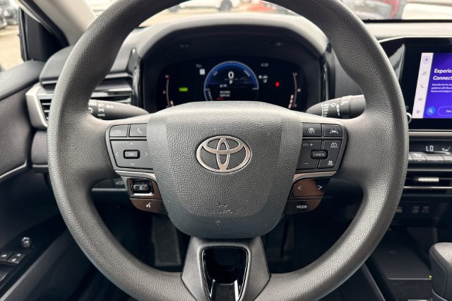 Used 2025 Toyota Camry LE FWD image 28