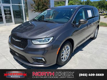 Used 2023 Chrysler Pacifica Touring-L