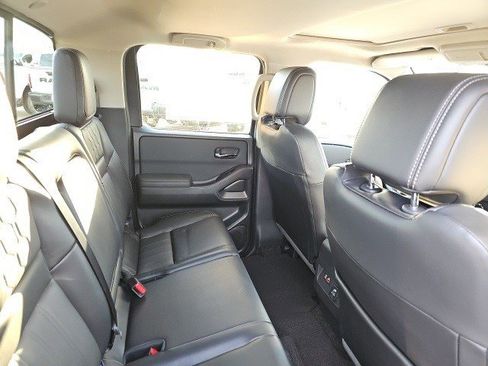 Used 2024 Nissan Frontier SL w/ Technology Package image 16