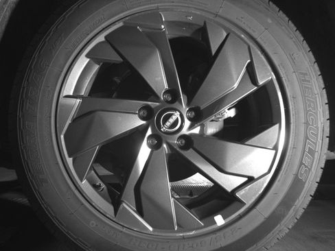 Used 2025 Nissan Rogue SV FWD image 14