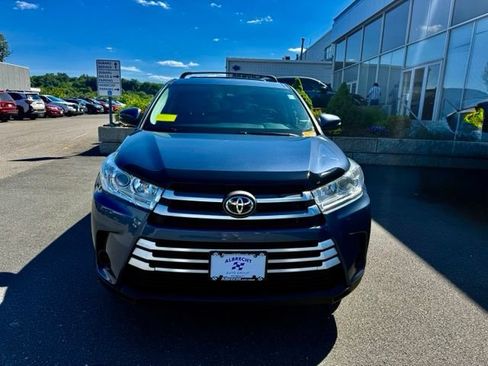 Used 2018 Toyota Highlander LE AWD/4WD image 2