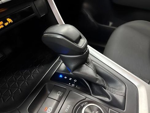 Used 2021 Toyota RAV4 LE image 22