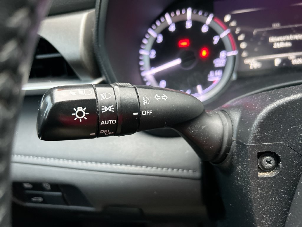 Used 2024 Toyota Highlander LE FWD image 20